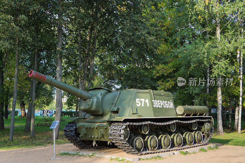 苏-152 (Samokhodnaya Ustanovka-152) -苏联在二战期间使用的自行重型榴弹炮